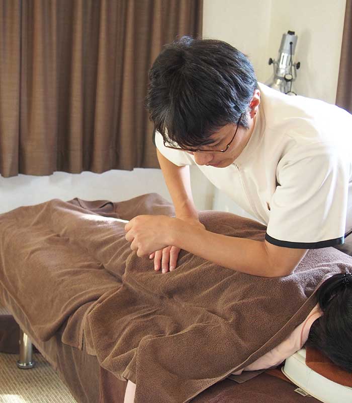骨盤矯正や猫背改善