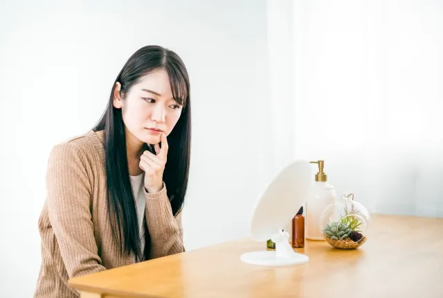 美容鍼で小顔は目指せる?新橋で始めるむくみ・ほうれい線ケア